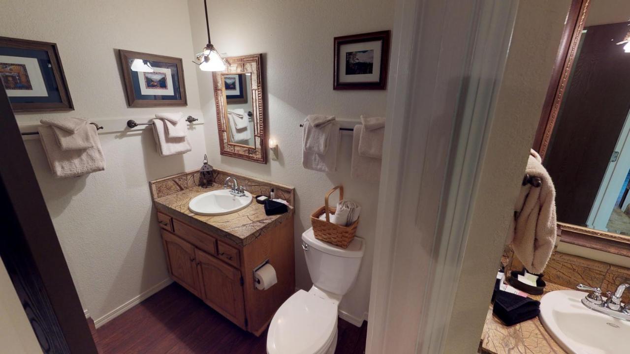 Апартаменты Claim Jumper 8 Townhouse With High Speed Wifi Ред-Ривер Экстерьер фото